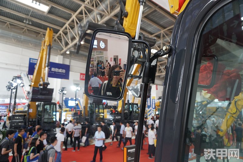 山推SE220-9挖掘机局部