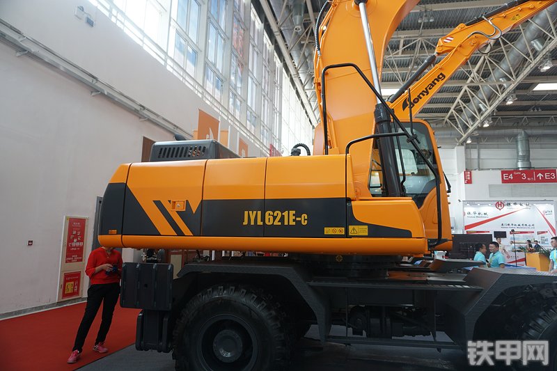 詹阳重工JYL621E-C挖掘机整机外观