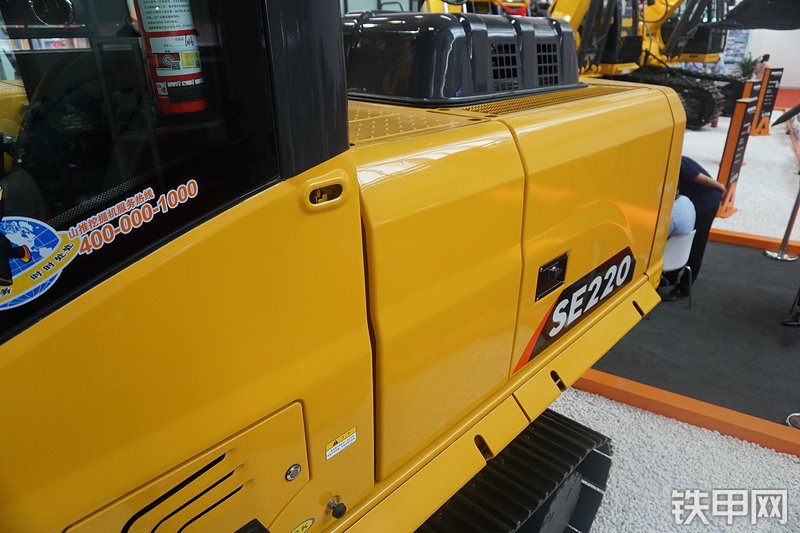 山推SE220-9挖掘机局部