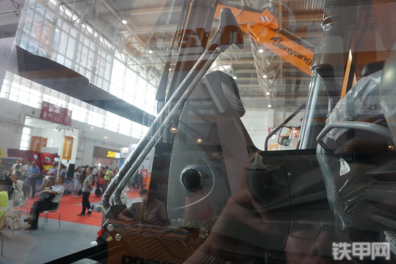 詹阳重工JY615F挖掘机局部