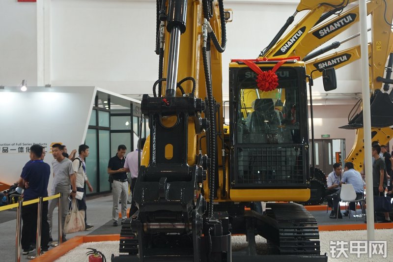 山推SE85-9挖掘机整机外观