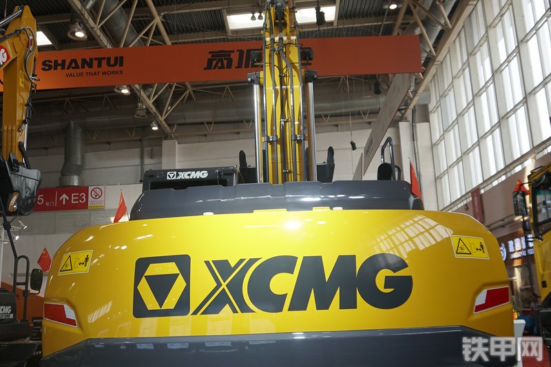 徐工XE215DA挖掘机整机外观