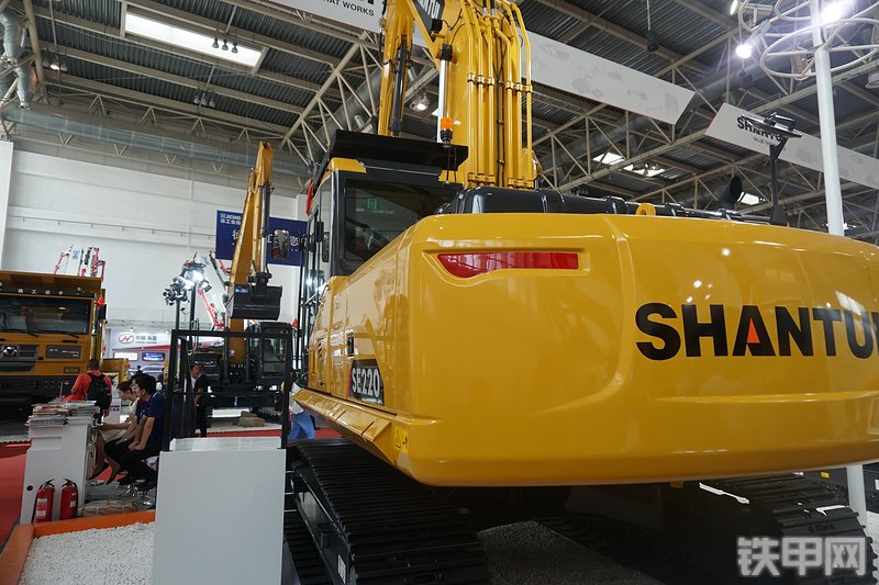 山推SE220-9挖掘机整机外观