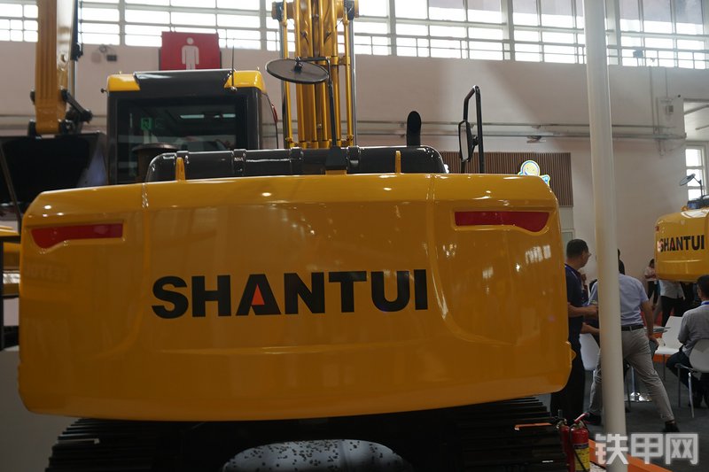 山推SE150-9挖掘机整机外观