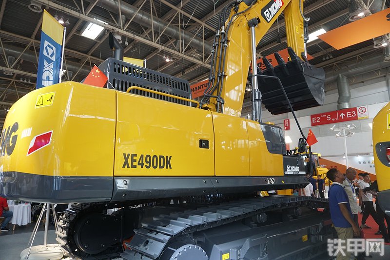 徐工XE490DK挖掘机整机外观