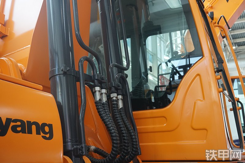 詹阳重工JYL621E-C挖掘机局部