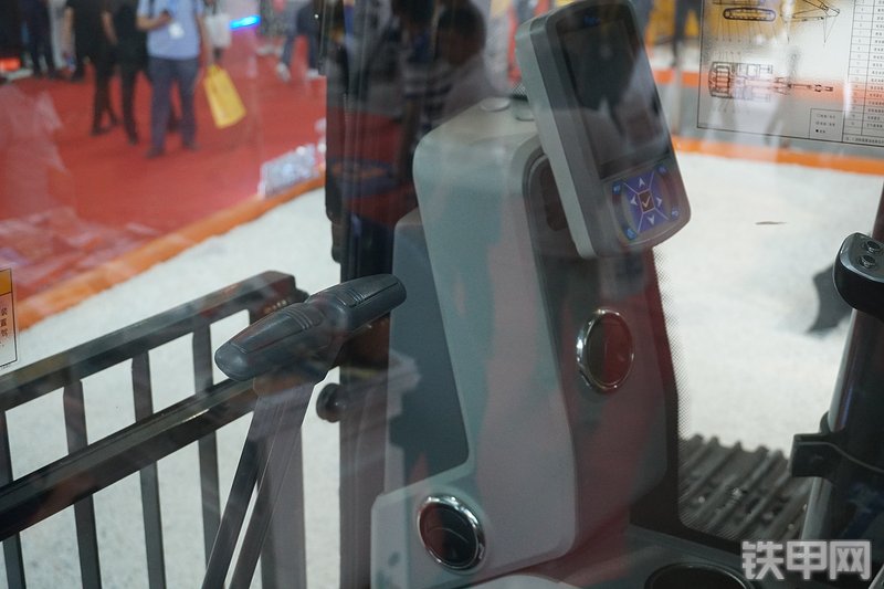 山推SE220-9挖掘机局部