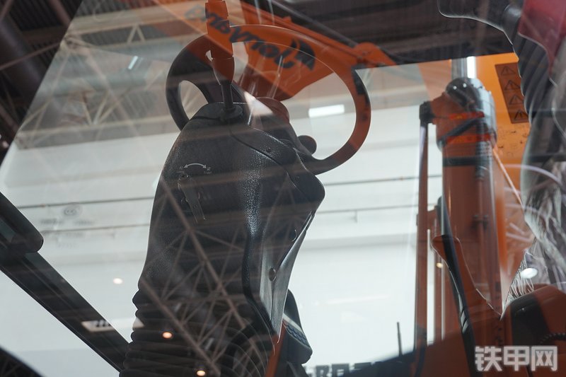 詹阳重工JYL621E-C挖掘机局部