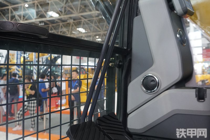 山推SE85-9挖掘机局部