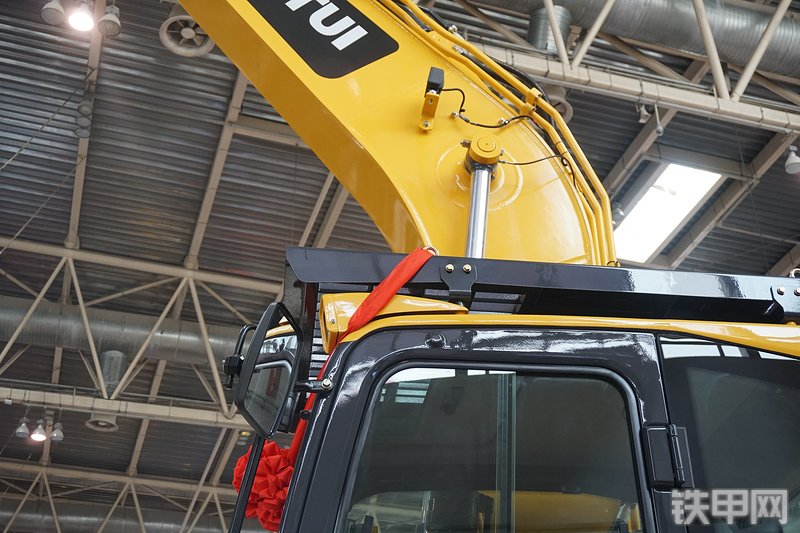 山推SE220-9挖掘机局部