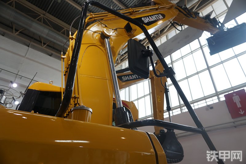 山推SE150-9挖掘机局部