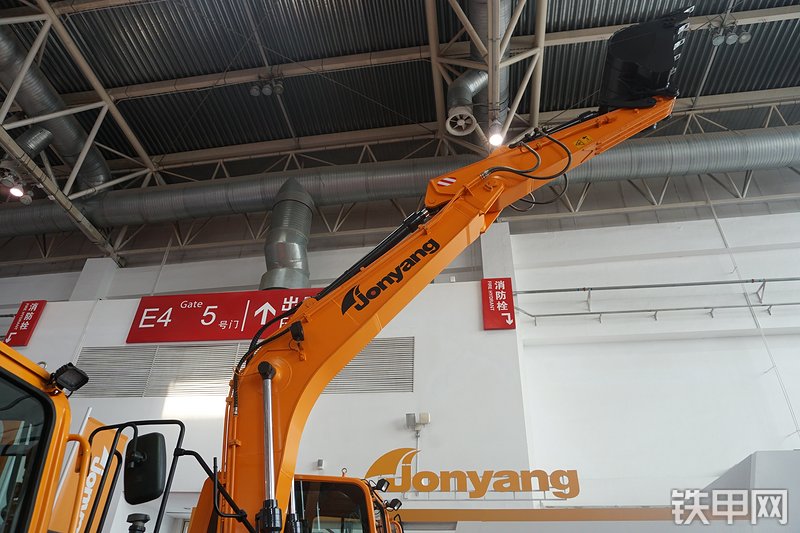 詹阳重工JY615F挖掘机局部