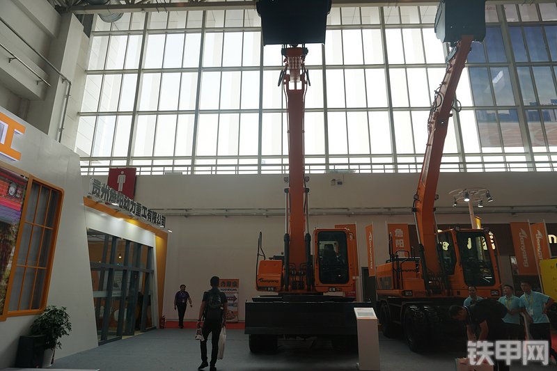 詹阳重工JYL621E-C挖掘机整机外观