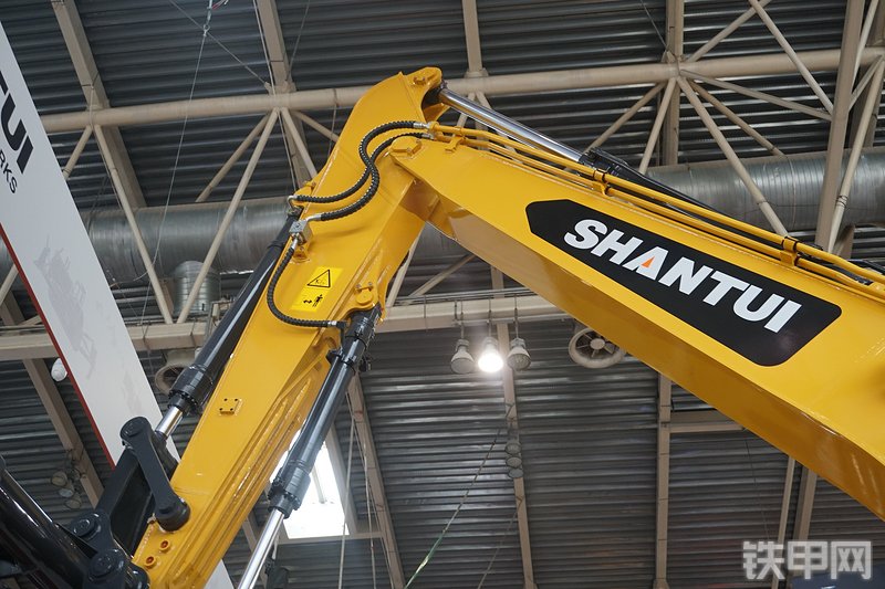 山推SE220-9挖掘机局部