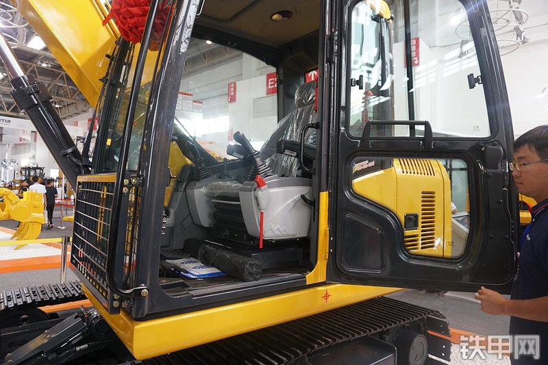 山推SE85-9挖掘机局部