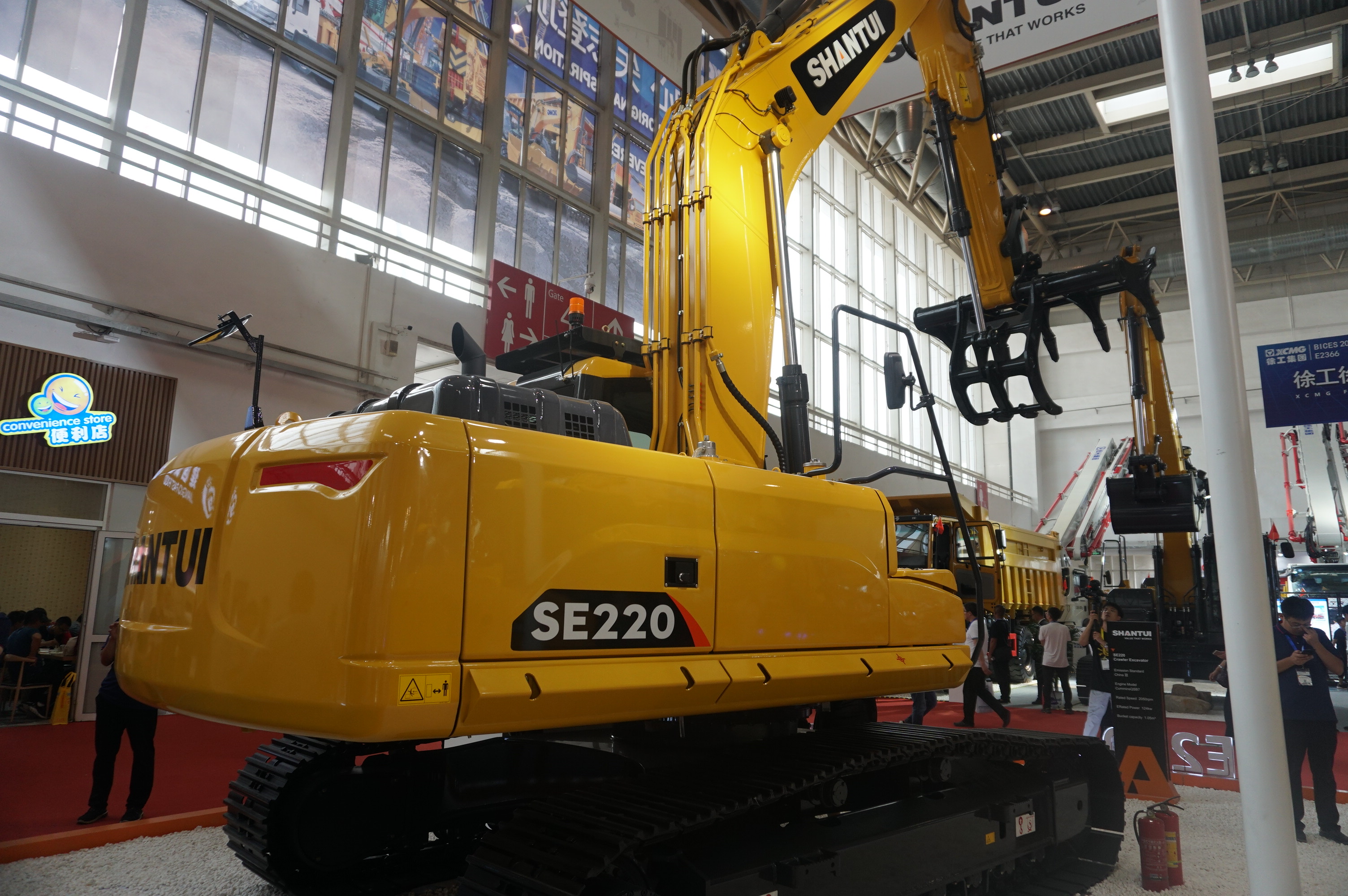 山推se220-9挖掘机