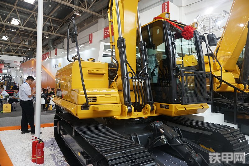 山推SE150-9挖掘机整机外观