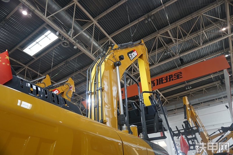 徐工XE215DA挖掘机局部