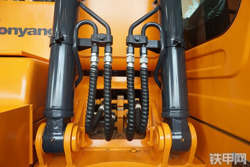 詹阳重工JY615F挖掘机局部