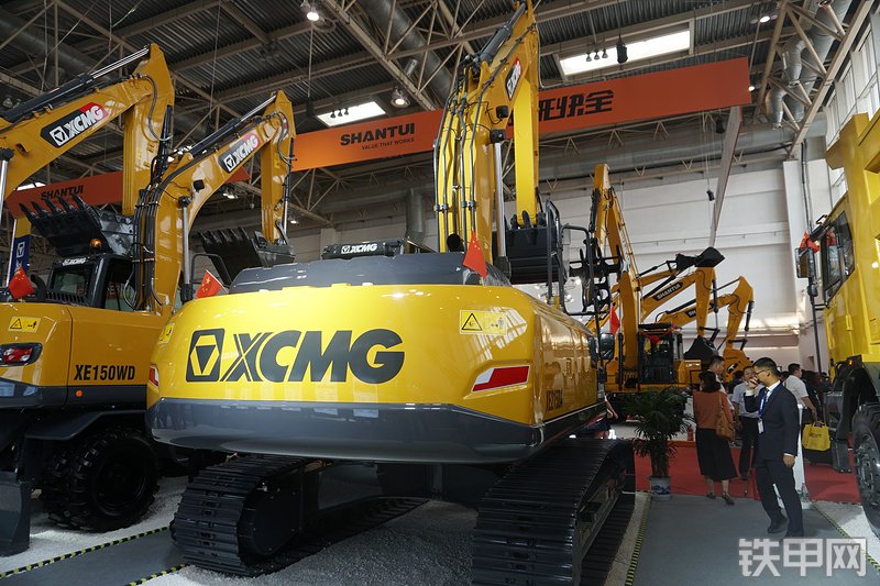 徐工XE215DA挖掘机整机外观