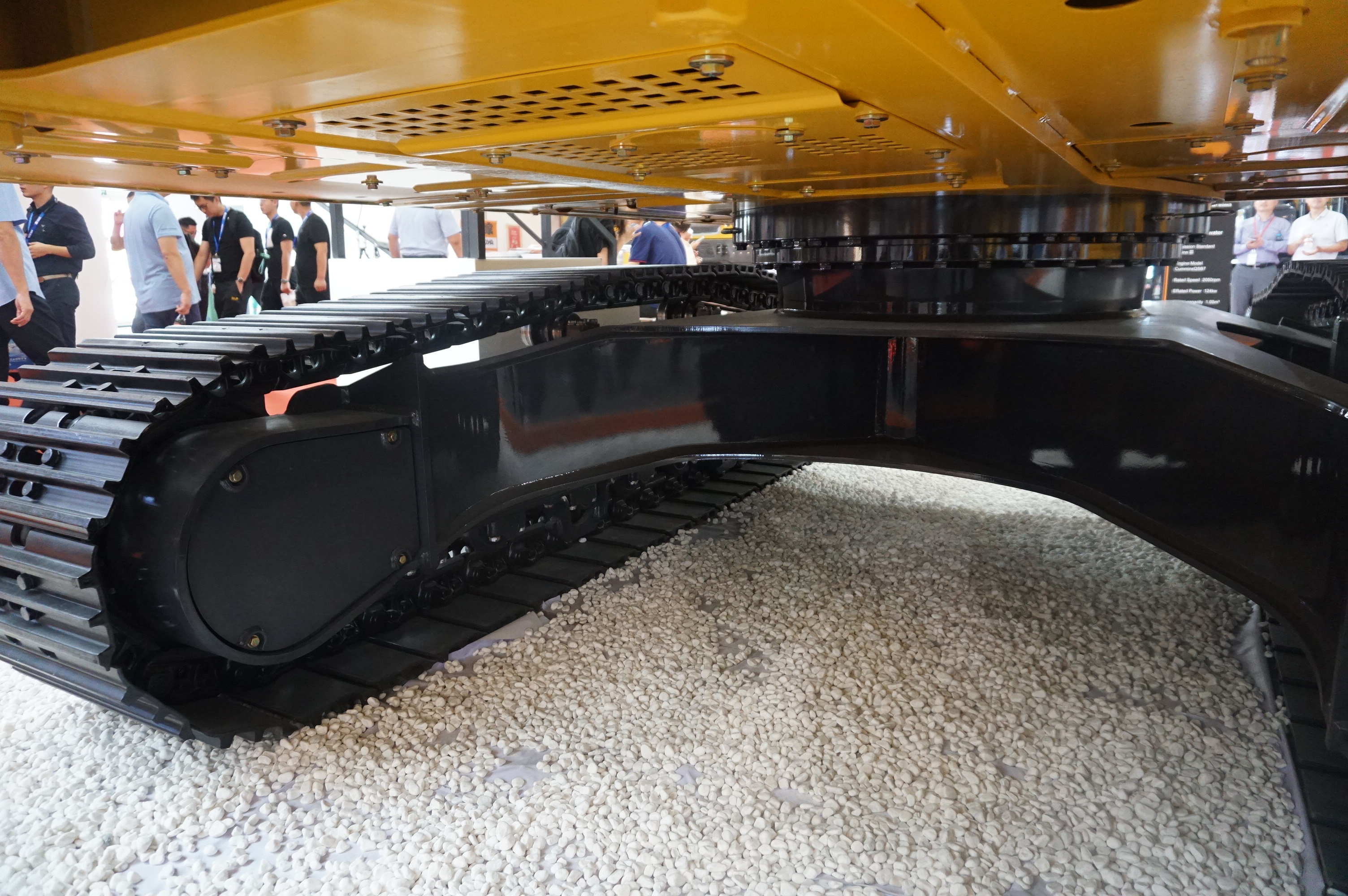 山推se220-9挖掘机