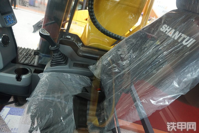 山推SE220-9挖掘机局部