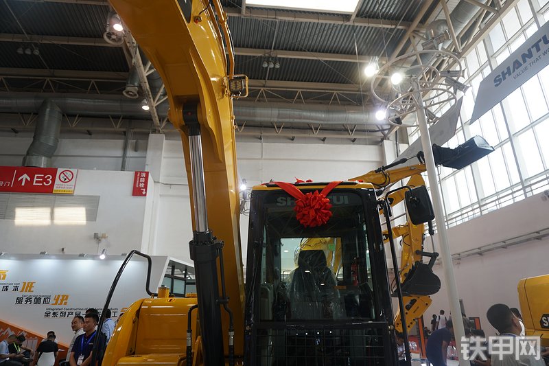 山推SE85-9挖掘机局部