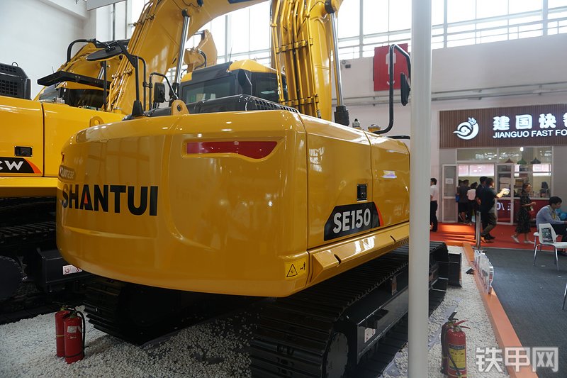 山推SE150-9挖掘机整机外观