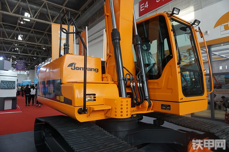 詹阳重工JY615F挖掘机整机外观