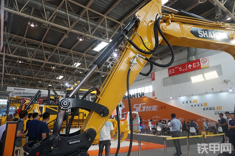 山推SE85-9挖掘机局部