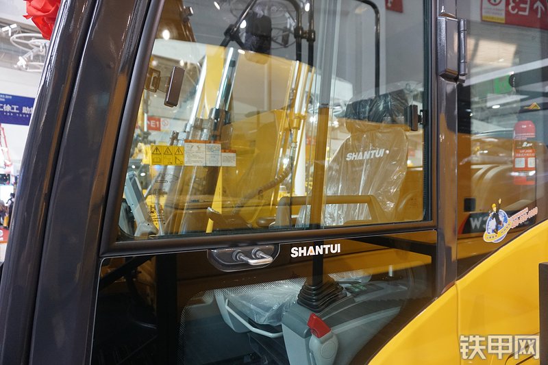 山推SE150-9挖掘机局部