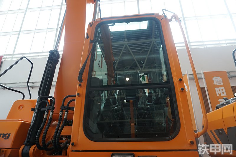 詹阳重工JYL621E-C挖掘机局部