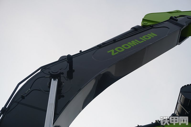 中联重科ZE365E-10挖掘机局部