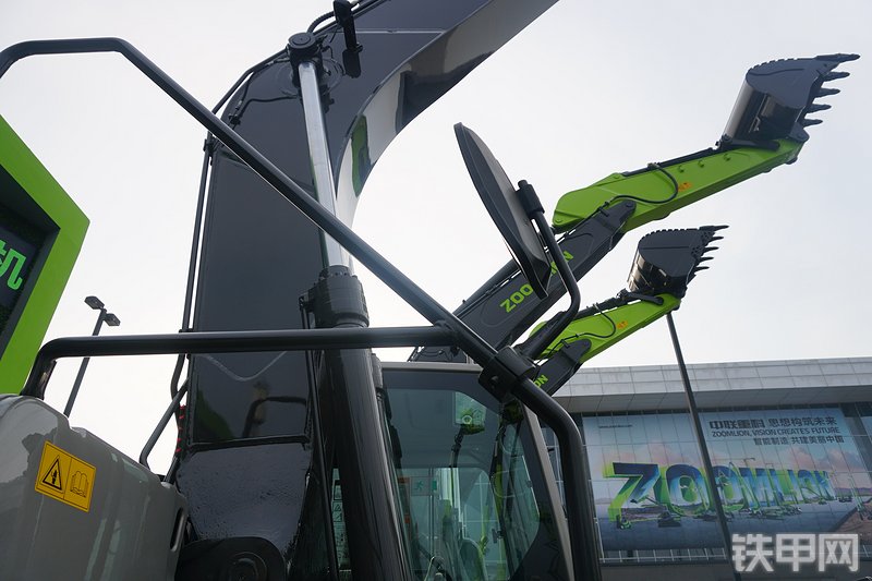 中联重科ZE245E-10挖掘机局部