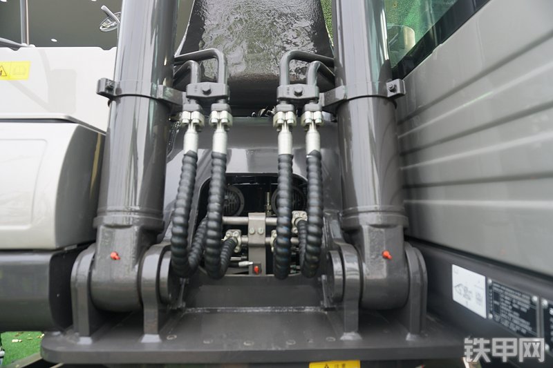 中联重科ZE245E-10挖掘机局部