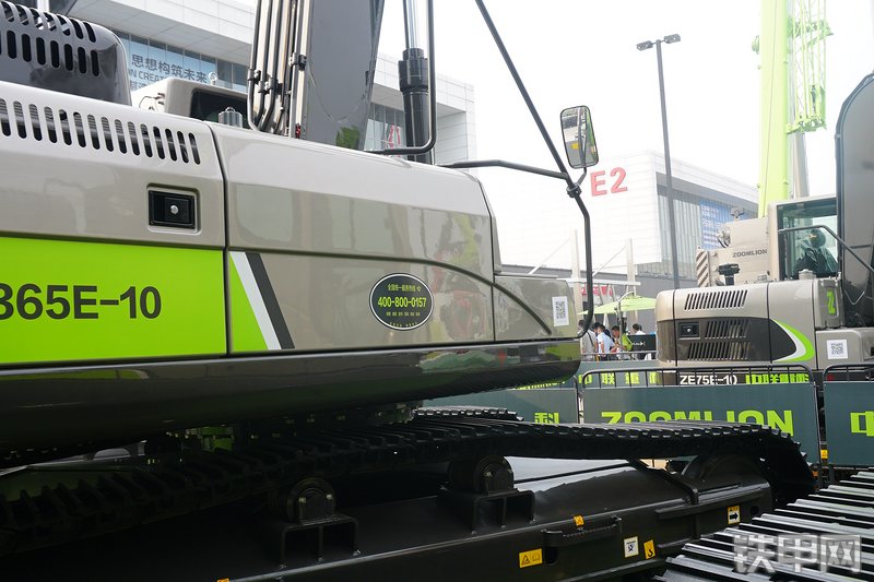 中联重科ZE365E-10挖掘机整机外观