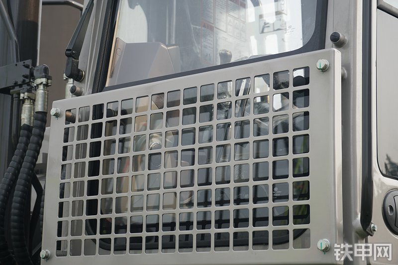 中联重科ZE485E-10挖掘机局部