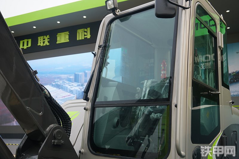 中联重科ZE60E-10挖掘机局部