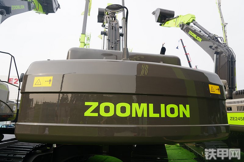 中联重科ZE365E-10挖掘机局部