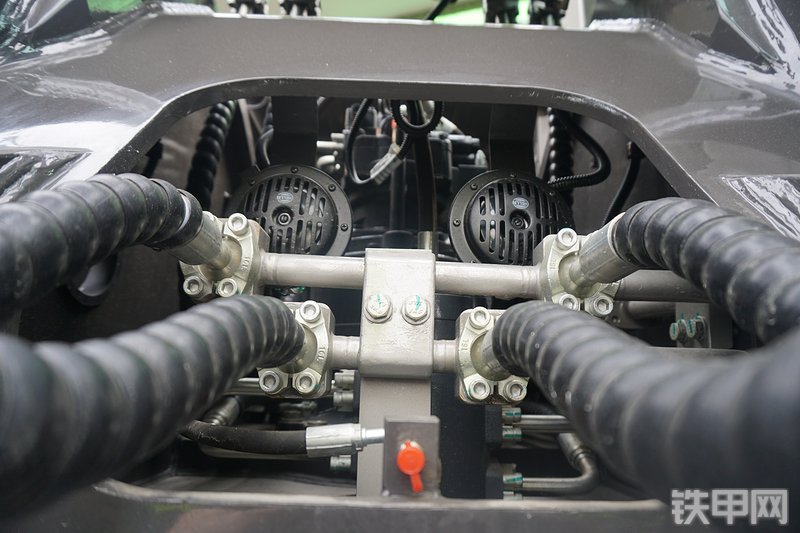 中联重科ZE245E-10挖掘机局部