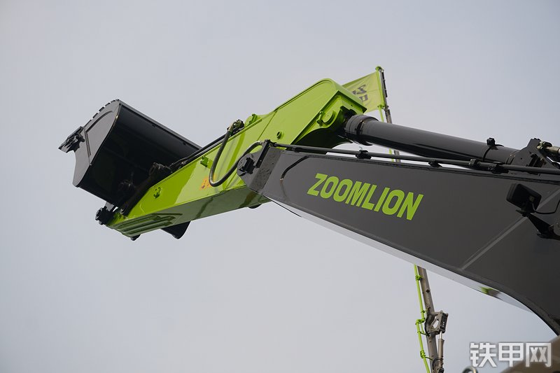 中联重科ZE245E-10挖掘机局部