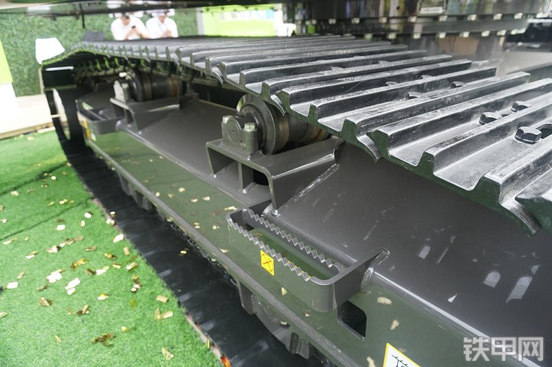 中联重科ZE245E-10挖掘机局部