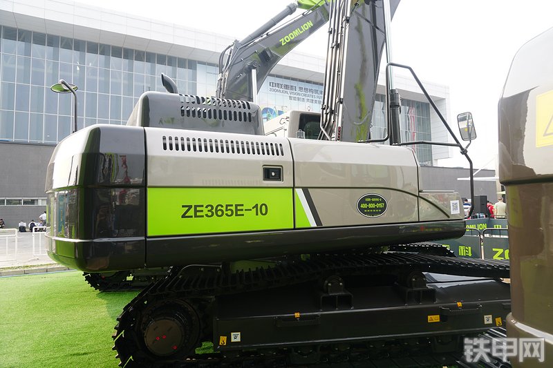 中联重科ZE365E-10挖掘机整机外观