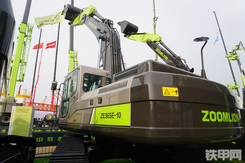 中联重科ZE365E-10挖掘机整机外观