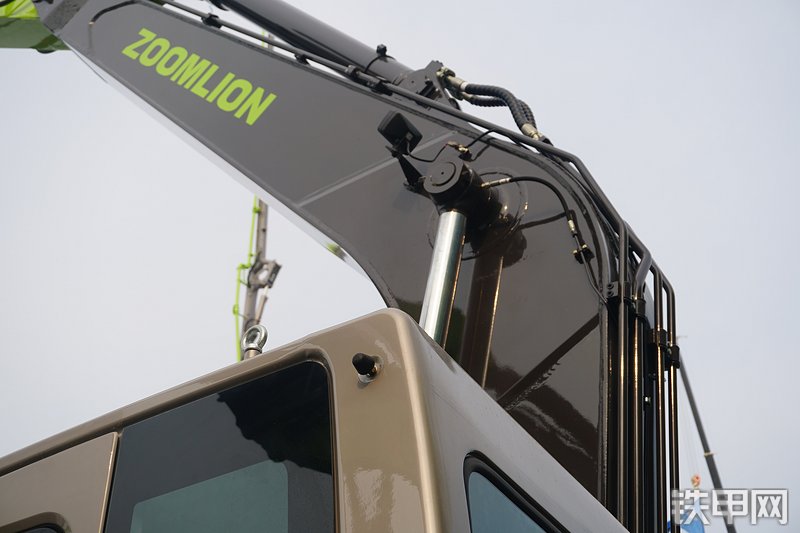 中联重科ZE245E-10挖掘机局部