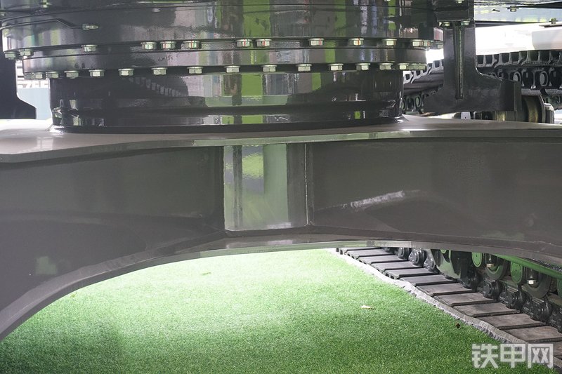 中联重科ZE365E-10挖掘机局部