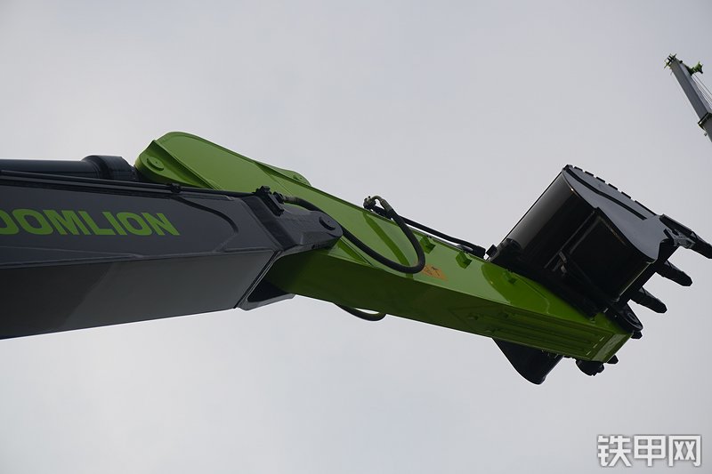 中联重科ZE365E-10挖掘机局部