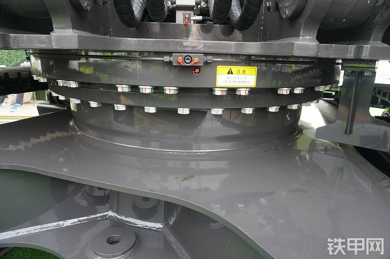 中联重科ZE365E-10挖掘机局部