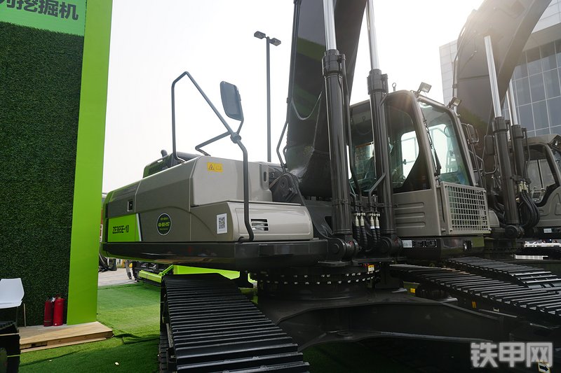 中联重科ZE365E-10挖掘机整机外观