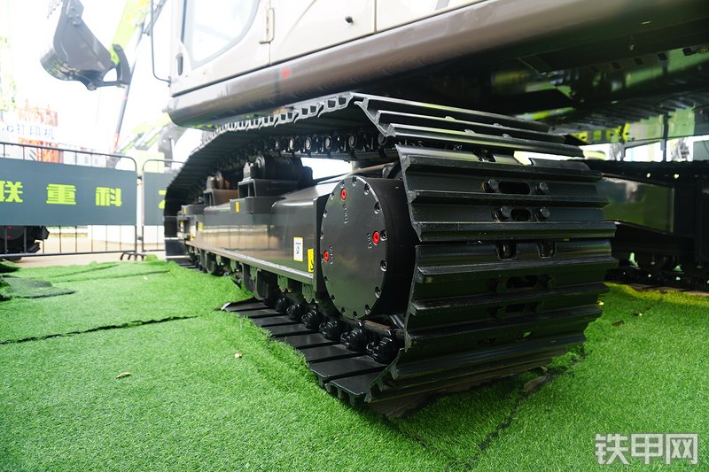 中联重科ZE245E-10挖掘机局部